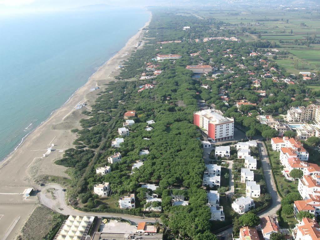 Giulivo Hotel & Village Baia Domizia Buitenkant foto